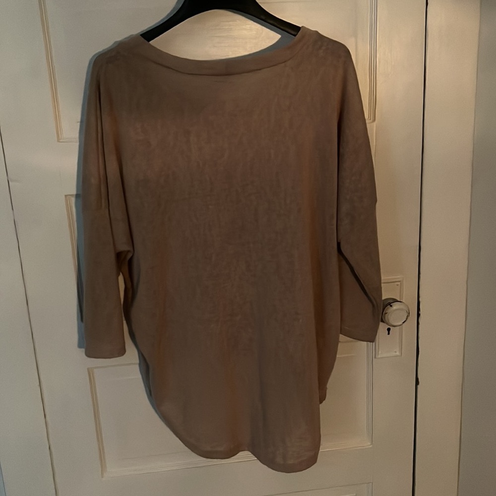 Woman's Top - Picture 4 of 4